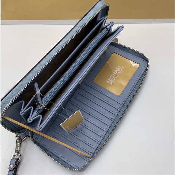 MICHAEL KORS LARGE TRAVEL CONTINENTAL WRISTLET WALLET PALE BLUE COLOR NWT - Picture 7 of 10